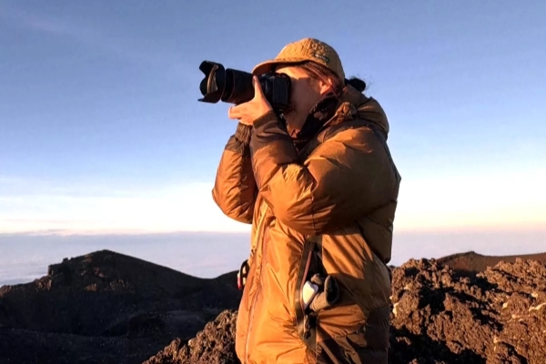 日本攝影師每年登富士山 捕捉美景、即時分享山頂氣象