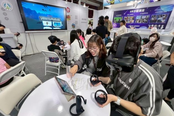 臺南市領航教師攜手學校共譜AI新樂章　VR沉浸式體驗打造有感學習成全臺亮點