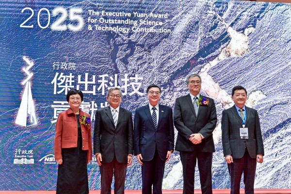 從頒獎典禮談國家戰略　行政院長卓榮泰在行政院傑出科技貢獻獎指出科技創新是臺灣布局競爭力核心