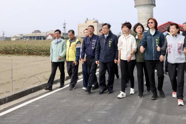 臺南市長黃偉哲邀中央視察，臺南農水路7年改善長度達4.7條高速公路，力促支持基層建設
