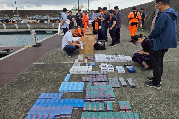 跨機關合作展成效 海巡署、海關聯手破獲烏石港遊艇走私加熱菸，阻絕非法入境
