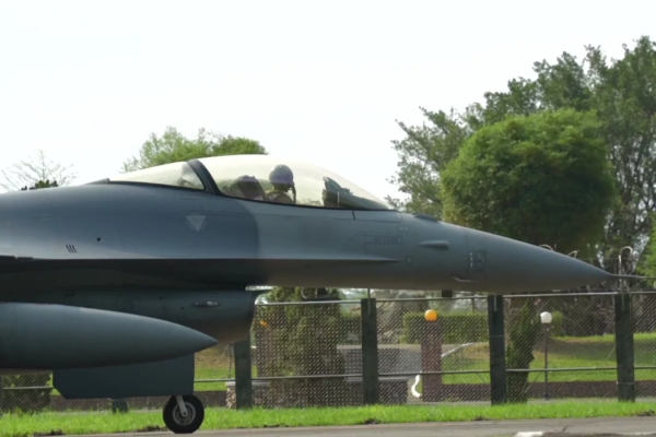 我採購F-16V戰機首批2架未到 顧立雄：與美協調補償措施