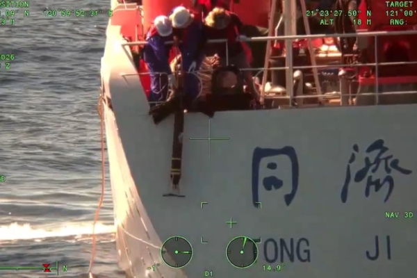 海巡署全程監控中國「同濟號」科研船　阻止其進行調查並強勢驅離我水域