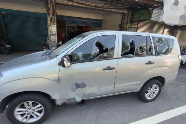 鶯歌球棒隊砸車！　疑與被砸車公司離職員工有關