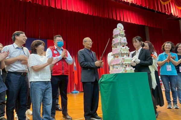 盛大回娘家！新生醫護管理專科學校54週年校慶盛大舉行 護理師國考榜首及傑出校友共襄盛舉 見證醫護人才培育成果