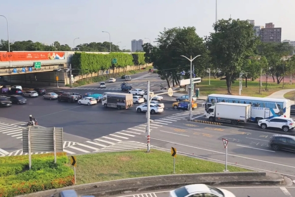 連假收假日午後迎車潮高峰 高公局估國5北上壅塞至晚間6時