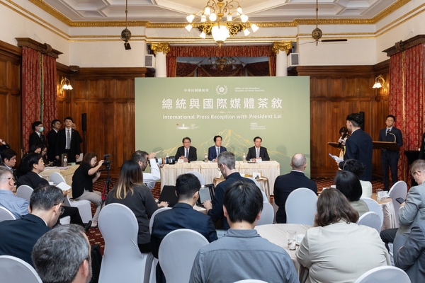 賴清德總統出席台灣外國記者會「總統與國際媒體茶敘」活動回應媒體提問　強調民主韌性