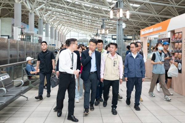 高鐵左營捷運轉乘動線亂？立法院交通委員會南下關切連通道工程