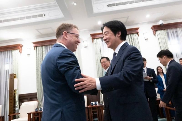 賴總統接見保衛民主基金會訪團 強調建構通訊韌性與國際合作