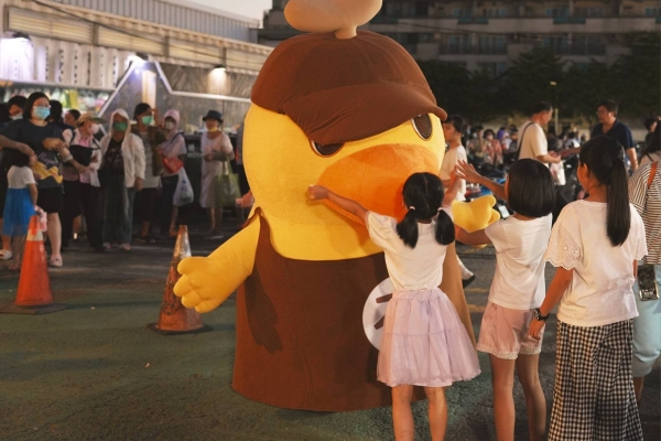 花園夜市沸騰！臺南夜奇鴨出任務市府行銷活動登場 加碼發放銅板券吸爆人潮