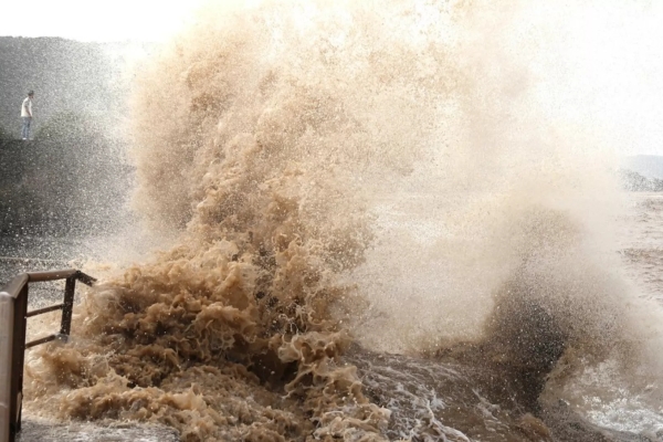 巴威挾13級風兩度登陸浙江 上海第一高樓千噸阻尼器搖晃