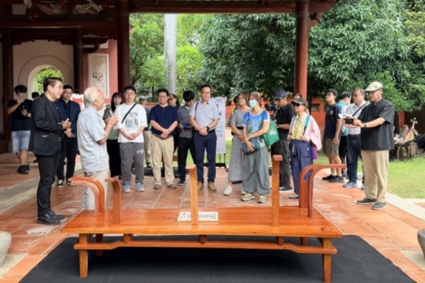 樹德科大「與孔子有約II」進駐臺南孔廟 周晬椅、婚約椅串起生命文化