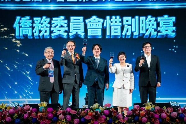 賴總統出席世總晚宴：推動AI新建設、加碼僑委會預算並宣布全民發萬元現金