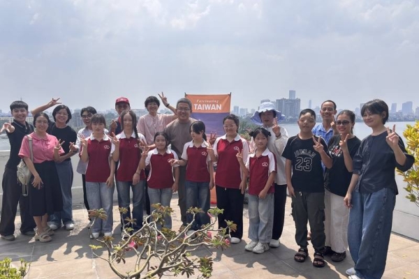 駐越代表處舉辦中秋感恩餐會 台灣NGO與受助青年共聚深化台越情誼
