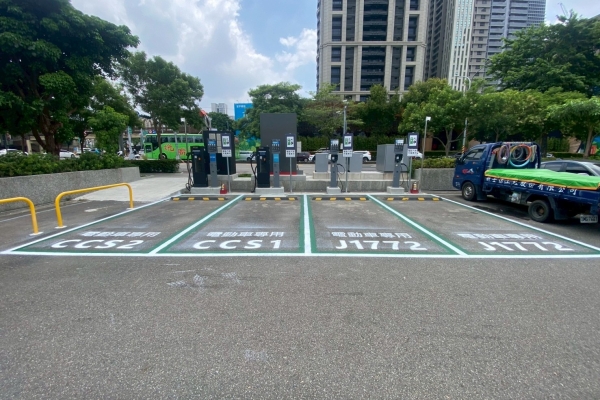 打造智慧綠能臺中！臺中市公有停車場持續增設電動車充電設備，新增901支充電槍便利民眾即時查詢