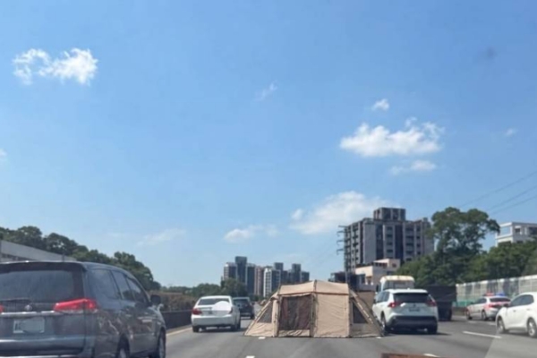 國道搭帳逢？　不明車輛掉落駕駛最高可罰1萬8000元