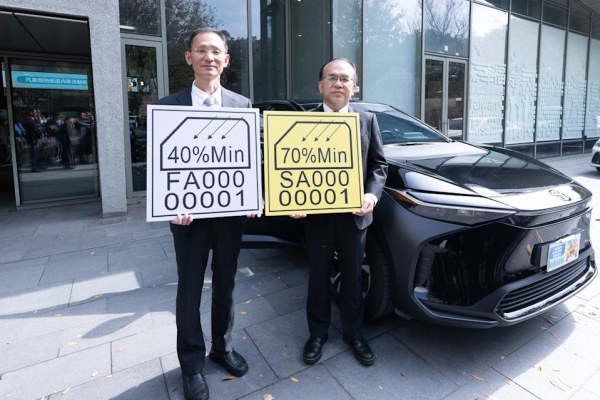汽車隔熱紙透光率新規定2月28日上路納管　前擋70%前側窗40%成新車領牌透光率標準與合格標識審驗重點