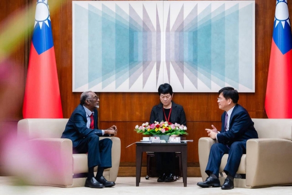 外交部長林佳龍接見索馬利蘭內政暨國安部長，深化海巡與區域安全合作
