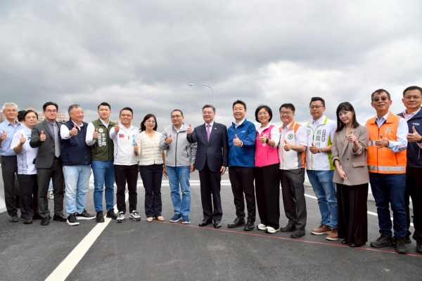 新北五股交流道改善工程提前完工，卓榮泰院長承諾全力推動交通建設打造順暢路網