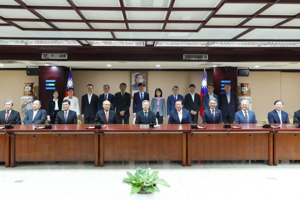 經濟部長龔明鑫再邀七大工商團體座談！快速回應產業需求，助企業加速數位轉型與全球布局