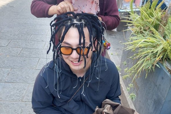 包頭師傅  不是國劇才有  雲南街頭編髮達人幫你造型