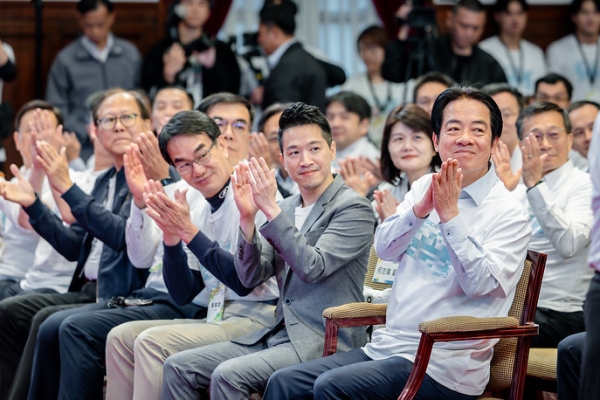 賴清德頒發2025總統盃黑客松獎項 盼數位協作推動雙軸轉型