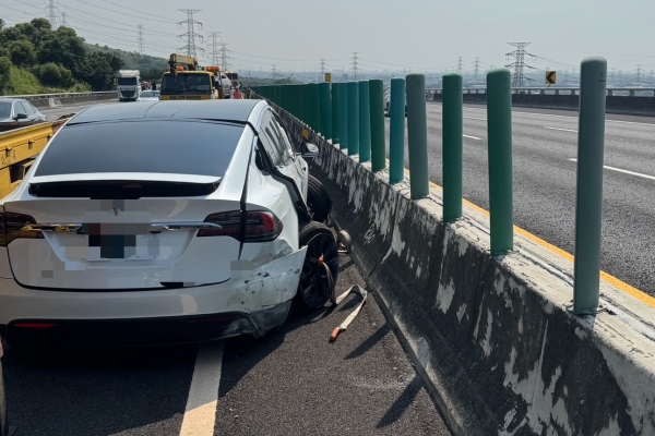 國3龍井段變換車道不當釀事故！閃避車輛再撞另車　4人擦挫傷送醫
