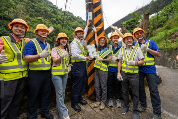 有光就有路！台電攜手千里步道協會電桿化身國家級綠道引路標誌