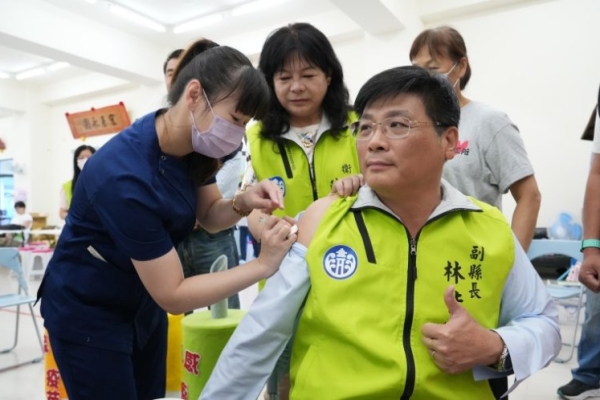 澎湖公費流感及新冠疫苗第一階段開打 林皆興籲踴躍接種