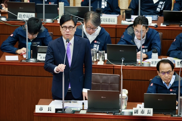 擴大疫苗防護、強化毒防網絡　陳其邁感謝府會合作推動高雄城市轉型