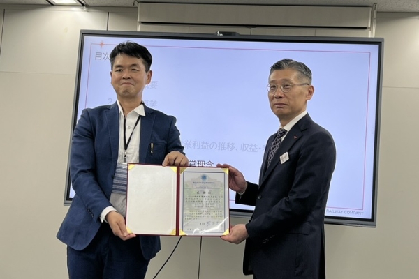 中正大學企管系MBA訪問團在黃正魁系主任規劃鄭祥麟教授帶隊參訪JR九州旅客鐵道株式會社　CFO松下琢磨親自接待揭轉型策略