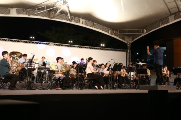 2025藝術進區盛大開幕！狂美交響管樂團卡通音樂會在臺南永康區社教中心登場 吸引1500名觀眾熱情參與
