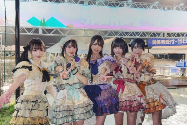 杜鵑颱風致4千人受困成田機場 日本女團「RiNCENT#」睡地板意外爆紅