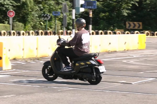 明年機車駕訓將增5小時 納入實際道路訓練