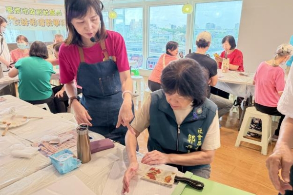 銀光再現！衣缽相傳進駐臺南大遠百　在地活躍老化活動熱力接棒引關注
