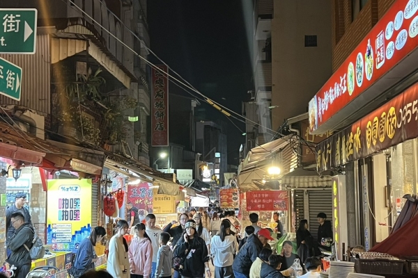 春節臺南觀光真的回溫了！安平老街初三人潮塞爆　在地商圈買氣強勢復甦