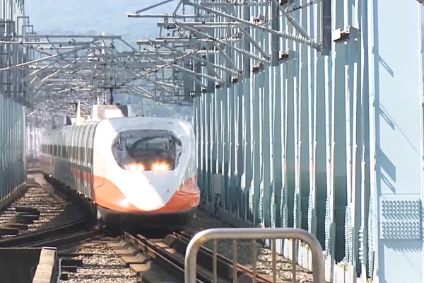 連假最後一天台鐵加開班車 高鐵首度採台中快速折返疏運