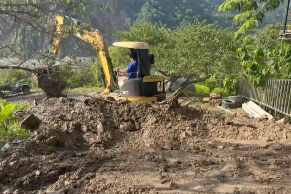 高雄美蘭部落邊坡崩塌 土石流沖入民宅農舍
