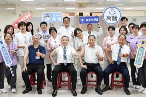 115年公費流感與新冠疫苗開打 高醫設快速接種站免掛號