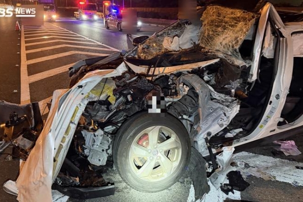 國1彰化匝道凌晨釀3車連環撞！休旅車面目全非成廢鐵、駕駛受困骨折