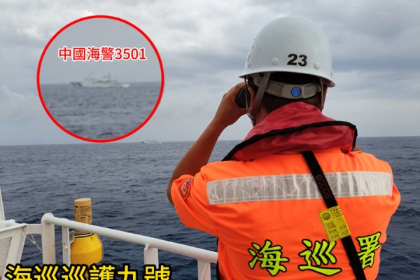 東沙海域再現衝突！中國海警船蠻橫切入東沙限制水域　海巡巡護九號近迫攔截強勢驅離