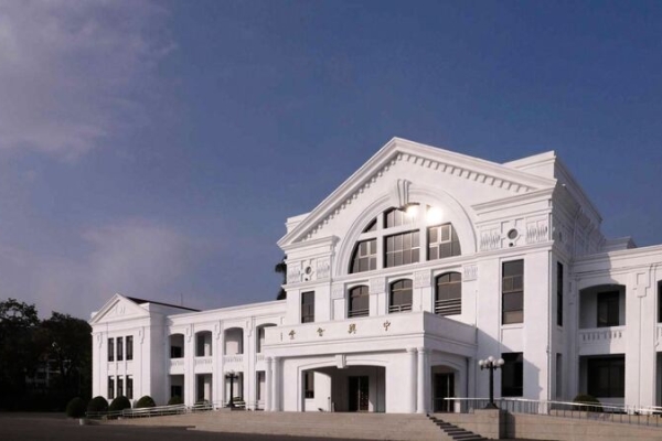 「小白宮」華麗轉身！中興會堂點亮中興新村　國發會完成修復再現歷史地標