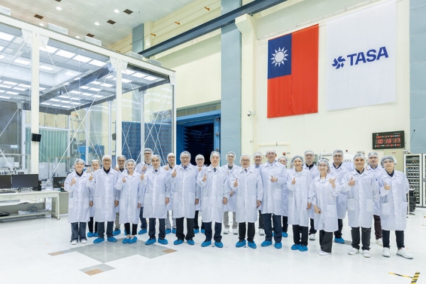 賴清德總統視察福衛八號進度　籲產學研合作備戰發射任務