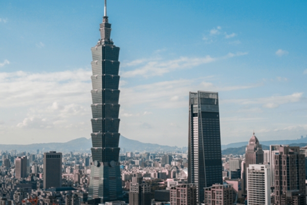 臺灣關稅20％引爆經濟寒風！專家示警：房市降溫恐持續到2026年