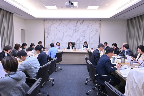 行政院副院長鄭麗君拍板4月起減徵液化石油氣貨物稅50%　多管齊下穩定物價力拚CPI年增率低於2%